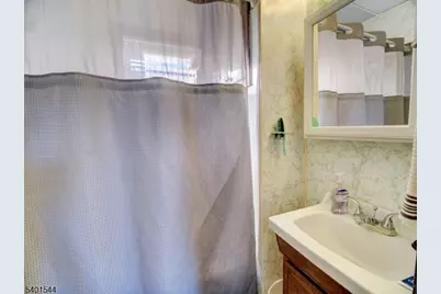 286 W Clay Ave, Roselle Park, NJ 07204 - Photo 7