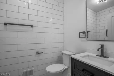 11 Voorhees St, Newark, NJ 07108 - Photo 15