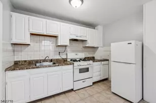 366 Oswald Pl, Union Township, NJ 07088 - Photo 11