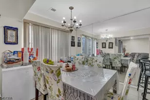 603 Green Hollow Dr, Woodbridge Township, NJ 08830 - Photo 5