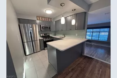 224 Sandcastle Ky, Secaucus, NJ 07094 - Photo 3