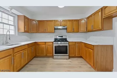 16 E Kinney St, Newark, NJ 07102 - Photo 3