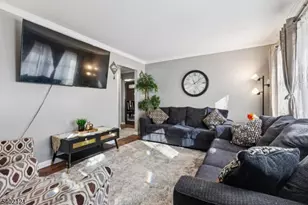 41 Pinetree Dr, Sayreville Boro, NJ 08859 - Photo 3