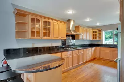 34 Woodmere Dr, Summit, NJ 07901 - Photo 9