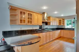 34 Woodmere Dr, Summit, NJ 07901 - Photo 9