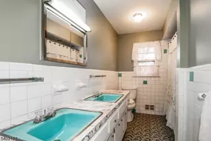 34 E Prescott Ave, Woodbridge Township, NJ 07067 - Photo 17