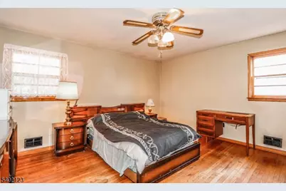 34 E Prescott Ave, Woodbridge Township, NJ 07067 - Photo 15