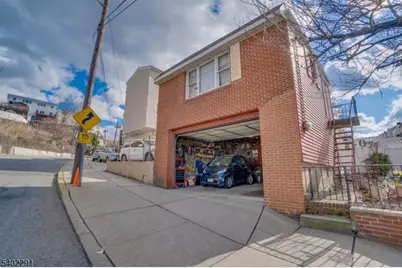 678 Liberty Ave #2, Jersey City, NJ 07307 - Photo 15