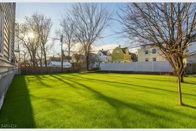 189 N Oraton Pkwy, East Orange, NJ 07017 - Photo 31