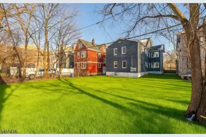 189 N Oraton Pkwy, East Orange, NJ 07017 - Photo 29