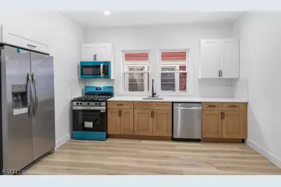 189 N Oraton Pkwy, East Orange, NJ 07017 - Photo 7