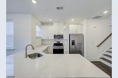 63 Veterans Way, Morris Plains, NJ 07950 - Photo 7