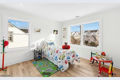 61 W Colfax Ave, Roselle Park, NJ 07204 - Photo 27