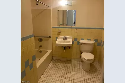 268 W Kinney St, Newark, NJ 07103 - Photo 9