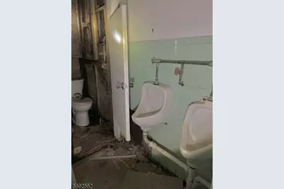 92 W 20th St, Bayonne, NJ 07002 - Photo 5