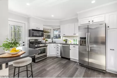 15 Princeton Pl, Clifton, NJ 07014 - Photo 5