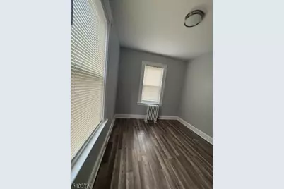 421 Berwick St, Orange, NJ 07050 - Photo 5