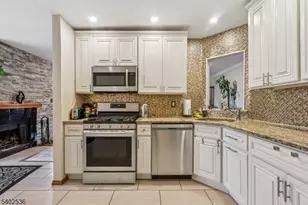 36 Farnham Square, Sayreville Boro, NJ 08859 - Photo 11