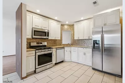 36 Farnham Sq, Sayreville Boro, NJ 08859 - Photo 9