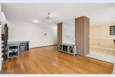 36 Farnham Sq, Sayreville Boro, NJ 08859 - Photo 5