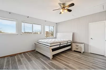 36 Farnham Sq, Sayreville Boro, NJ 08859 - Photo 27