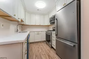 109 Stratford Pl, Bridgewater, NJ 08805 - Photo 9