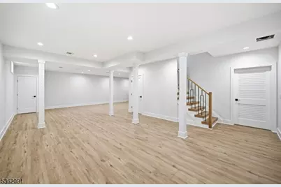 4 Maplewood Dr, Livingston, NJ 07039 - Photo 43