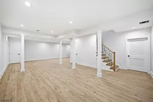 4 Maplewood Dr, Livingston, NJ 07039 - Photo 43