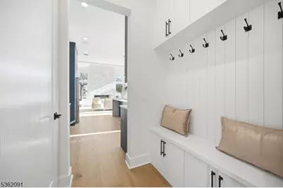 4 Maplewood Dr, Livingston, NJ 07039 - Photo 17