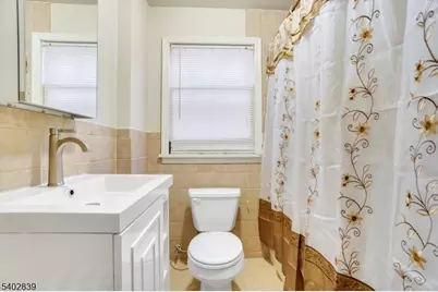 33 Becker Ter, Irvington, NJ 07111 - Photo 9