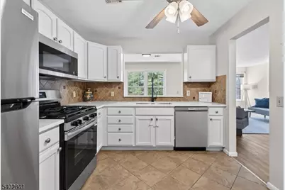 11 Evergreen Dr #63, Clifton, NJ 07014 - Photo 9