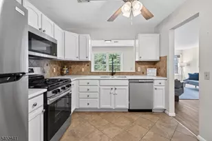 11 Evergreen Dr, Clifton, NJ 07014 - Photo 9