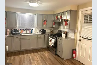 60 Bank St, Midland Park, NJ 07432 - Photo 9