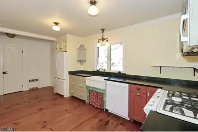 10 Red Maple Ln, Kenilworth, NJ 07033 - Photo 3