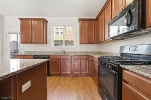 38 Bond St, North Brunswick Township, NJ 08902 - Photo 9