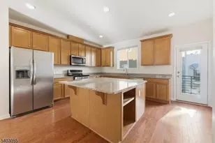 6 Bond St, North Brunswick Township, NJ 08902 - Photo 9