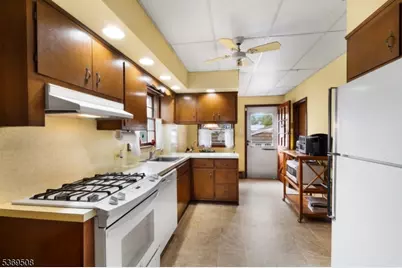 836 S Park Ave, Linden, NJ 07036 - Photo 7