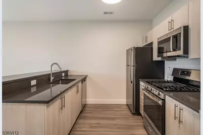 72 S Essex Ave #609, Orange, NJ 07050 - Photo 3