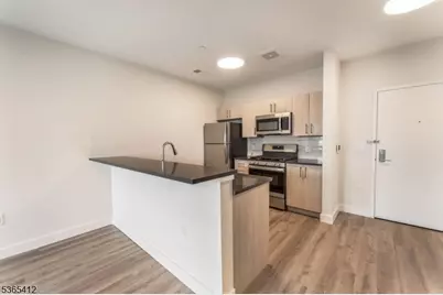 72 S  Essex Ave #203, Orange, NJ 07050 - Photo 3