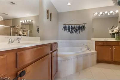 18 Marina Dr, Bayonne, NJ 07002 - Photo 17