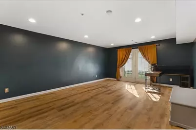 18 Marina Dr, Bayonne, NJ 07002 - Photo 23