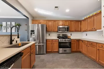 18 Marina Dr, Bayonne, NJ 07002 - Photo 13