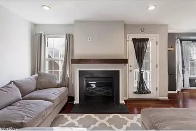 18 Marina Dr, Bayonne, NJ 07002 - Photo 9