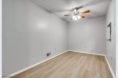 31 Lindsey Ct, Franklin Township, NJ 08823 - Photo 3