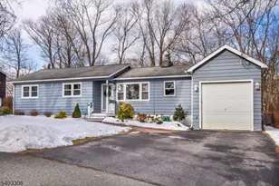 21 Mondamin Rd, Vernon, NJ 07422 - Photo 1