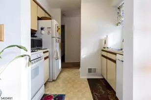 101 Village Commons, Raritan Township, NJ 08822 - Photo 9