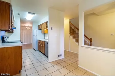 76 Stanwick Ct, Franklin Township, NJ 08873 - Photo 5