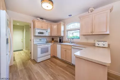 24 Malcolm Ct, Clifton, NJ 07013 - Photo 5