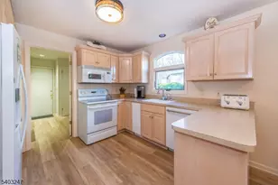 24 Malcolm Ct, Clifton, NJ 07013 - Photo 5