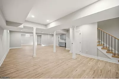 8 Montgomery Rd, Livingston, NJ 07039 - Photo 33